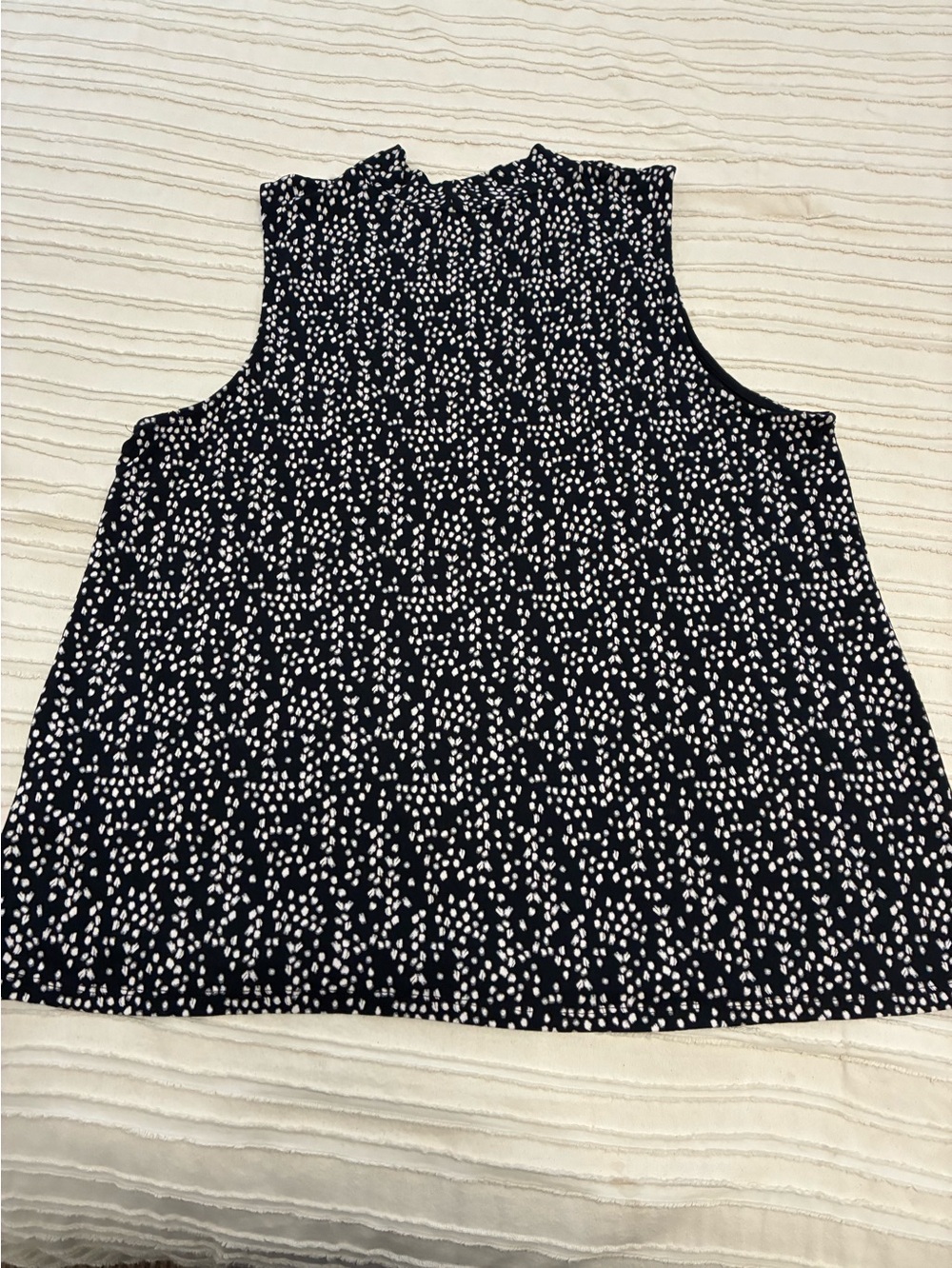 Sleeveless black and White Dot Mock-Neck Top Size XXL Reitmans